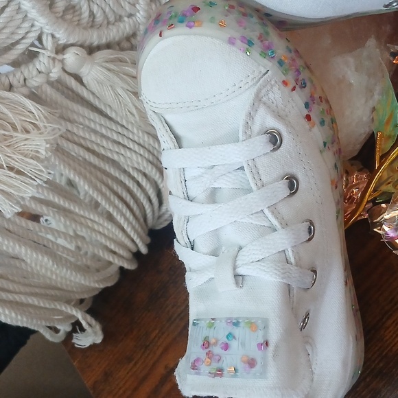 🎉Converse CONFETTI 🎉 GIRLS White Sneakers with Colorful CONFETTI SZ 1 - Picture 5 of 9